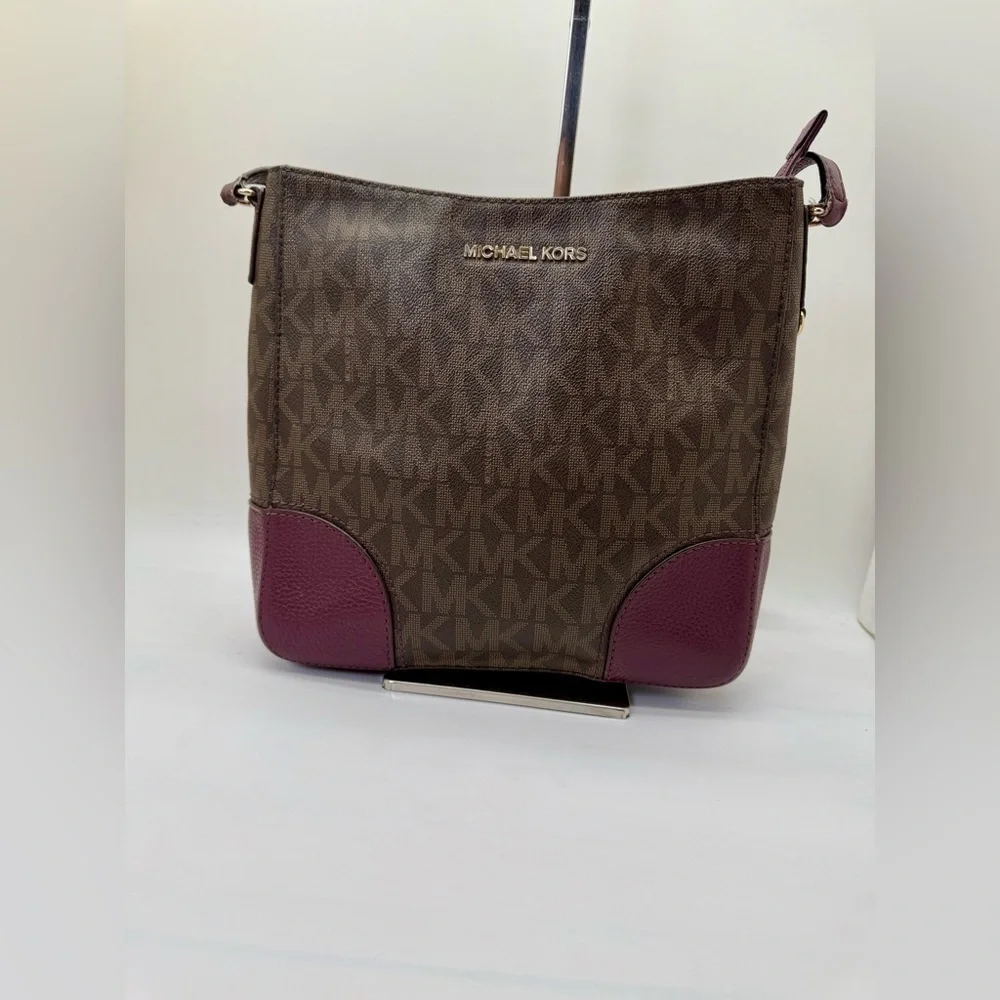 Michael Kors Hattie Messenger Brown and Plum Signature Logo‎ Crossbody Bag - Picture 6 of 9